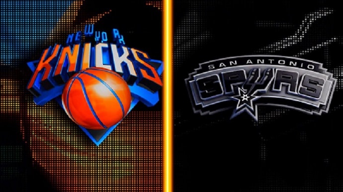 Obrazek przedstawia grafikę przedmeczową i zawiera loga drużyn New York Knicks oraz San Antonio Spurs