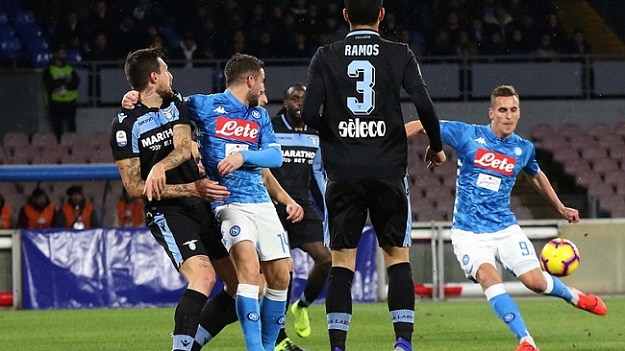Obrazek przedstawia zawodników Lazio i Napoli